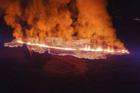 Ισλανδία: Νέα έκρηξη ηφαιστείου στη χερσόνησο Ρέικιανες – Απόκοσμες εικόνες