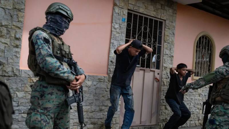 Διεθνής ανησυχία για την κρίση στον Ισημερινό, όπου επικρατούν συνθήκες εμφυλίου