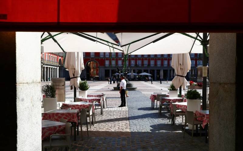 Γιατί εξαφανίστηκαν οι σερβιτόροι στην Ισπανία