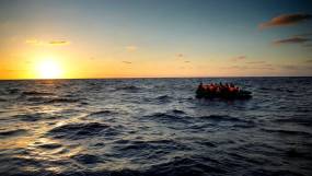 Τουλάχιστον 61 μετανάστες νεκροί από το ναυάγιο ανοικτά της Λιβύης