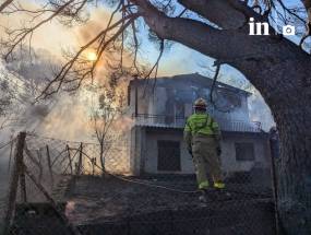 Live: Στάχτη και αποκαΐδια από το πέρασμα της φωτιάς σε Πικέρμι, Ραφήνα, Σπάτα – Συνεχίζεται η μάχη των πυροσβεστών