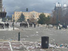 Τέμπη: Μεγαλειώδης συγκέντρωση στο Σύνταγμα – Με τεχνητή ένταση και δακρυγόνα απομάκρυναν τον κόσμο