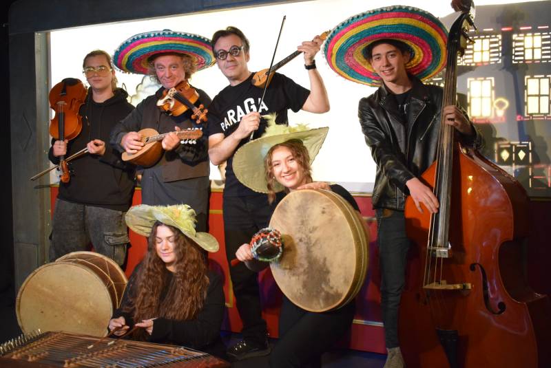 4 μουσικές αποκριάτικες παραστάσεις || “Καρναβάλι στην Paraga” από το θέατρο σκιών του Τάσου Κώνστα και τους Paraga Band