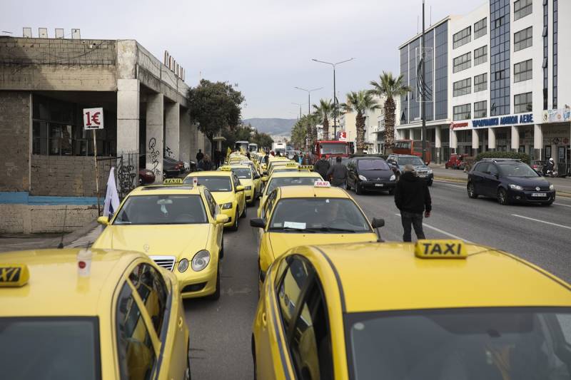 Απεργούν τη Δευτέρα τα ταξί της Αθήνας