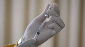 Covid-19: Τι δείχνει η μεγαλύτερη παγκόσμια μελέτη για τις παρενέργειες των εμβολίων