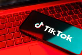 TikTok: Ανακοίνωσε ότι θα σταματήσει να είναι διαθέσιμο στις ΗΠΑ μετά την Κυριακή