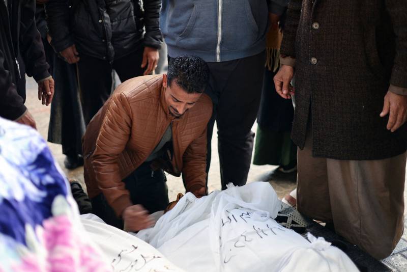 Live: Έκρηξη κοντά σε πλοίο στην Ερυθρά – «Ισραηλινά τανκς και drones σκότωσαν αμάχους στο νοσοκομείο Νάσερ»