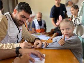 Γάζα: Χιλιάδες παιδιά εμβολιάζονται κόντρα στον αποκλεισμό και τους βομβαρδισμούς του Ισραήλ (Photos)