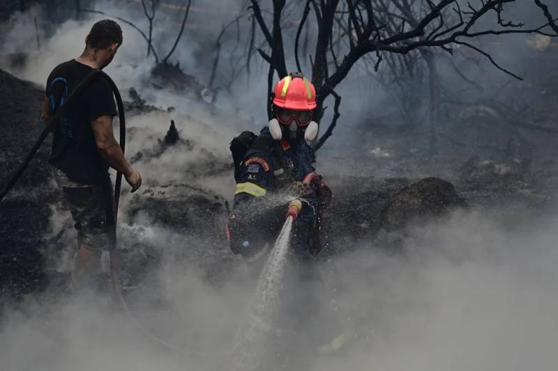 Δήμοι και Περιφέρειες: Ξυπόλυτοι στις φλόγες και το 2024